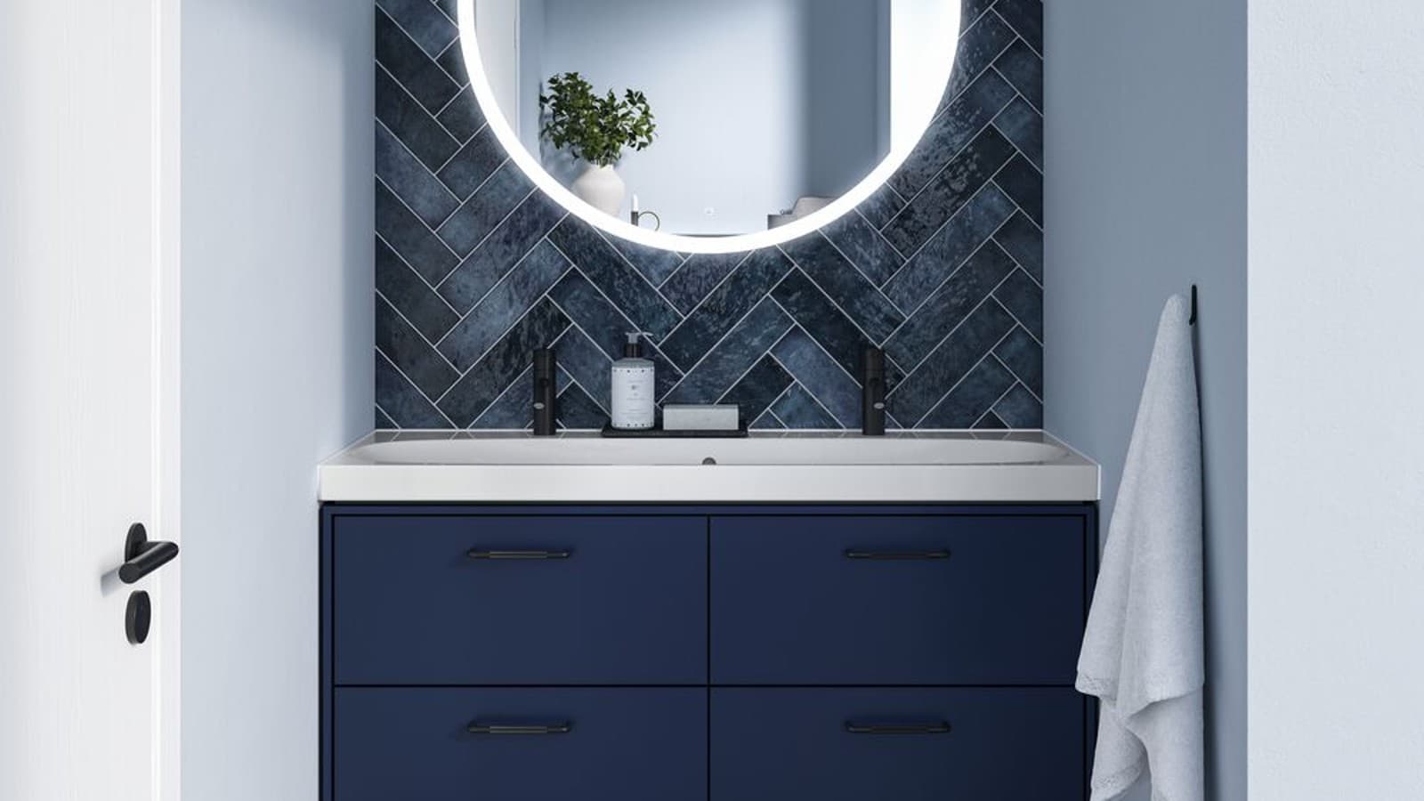 Peilit valolla lisäävät tunnelmaa kylpyhuoneeseen Peilit valolla lisäävät tunnelmaa kylpyhuoneeseen